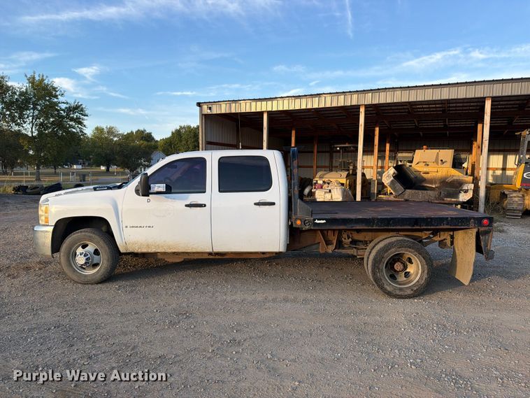 image for item FK5180 2009 Chevrolet Silverado 3500HD Crew Cab flatbed pickup truck