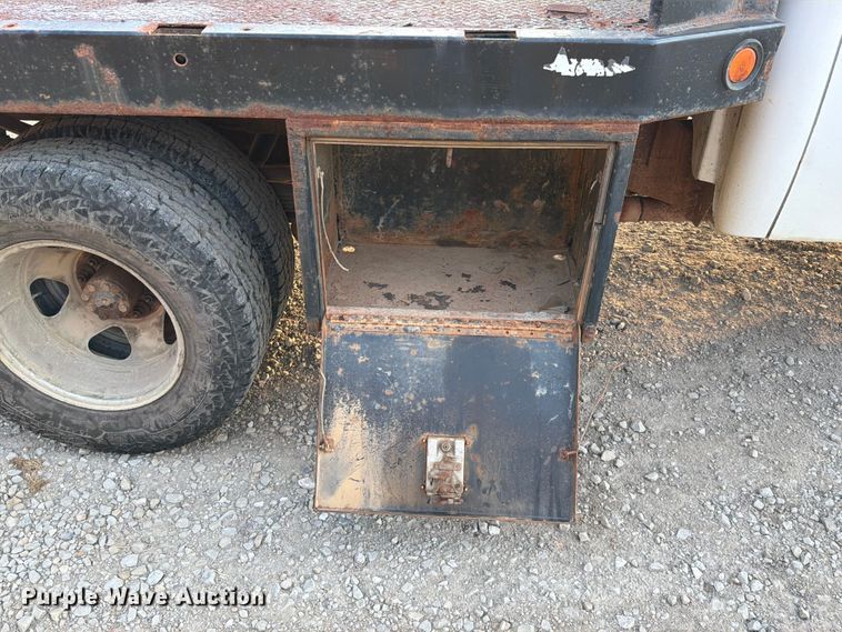 image for item FK5180 2009 Chevrolet Silverado 3500HD Crew Cab flatbed pickup truck
