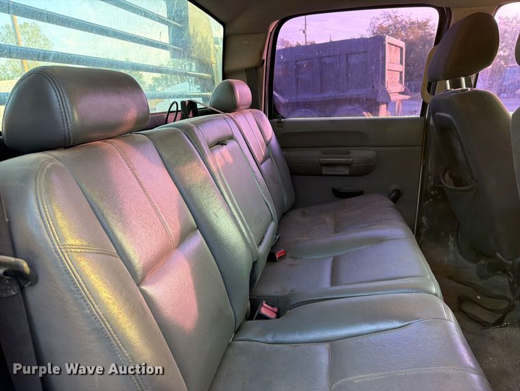 image for item FK5180 2009 Chevrolet Silverado 3500HD Crew Cab flatbed pickup truck
