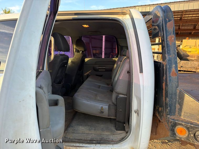 image for item FK5180 2009 Chevrolet Silverado 3500HD Crew Cab flatbed pickup truck