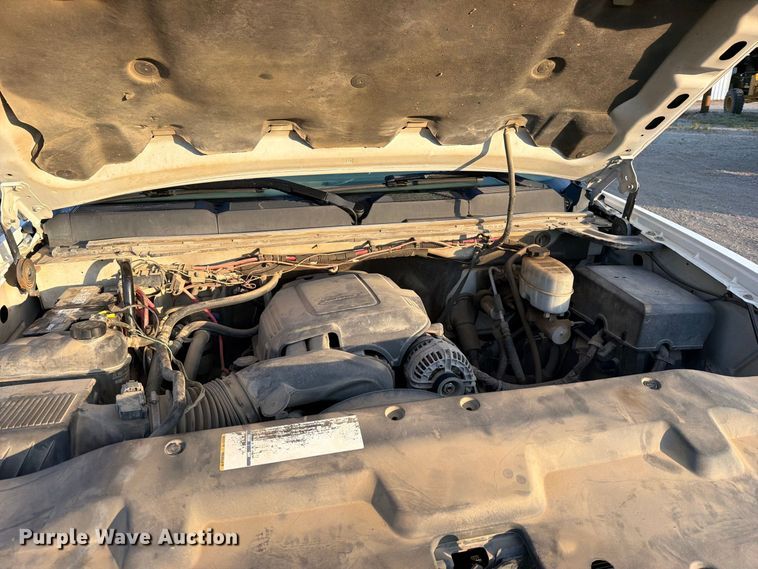 image for item FK5180 2009 Chevrolet Silverado 3500HD Crew Cab flatbed pickup truck