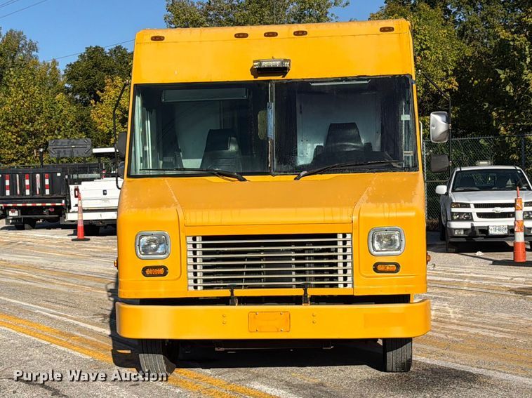 image for item FM6509 2008 Workhorse W42 delivery truck