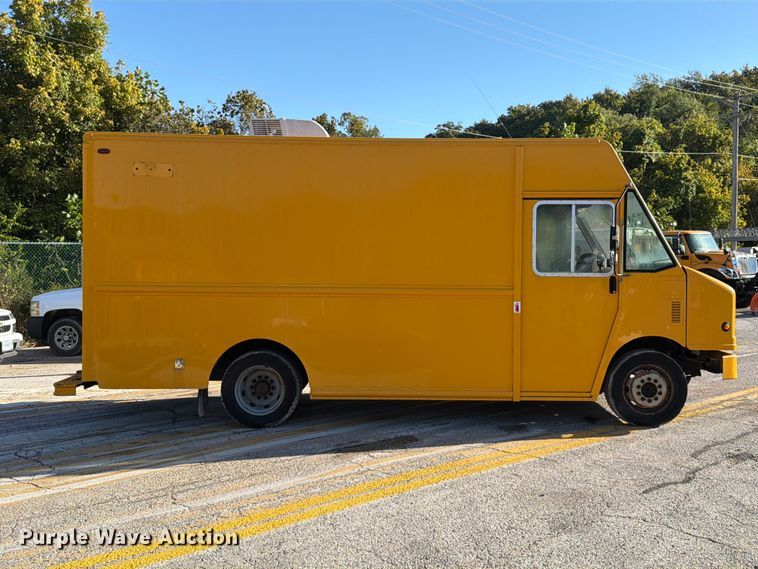image for item FM6509 2008 Workhorse W42 delivery truck