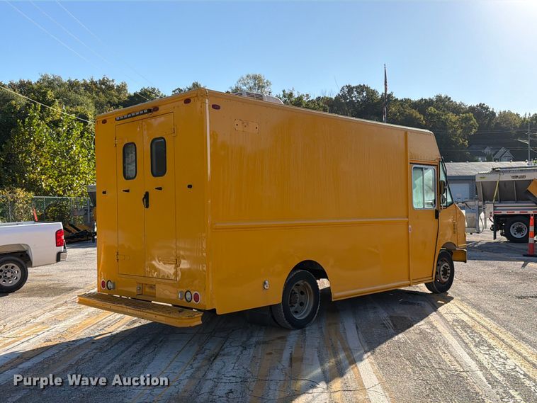image for item FM6509 2008 Workhorse W42 delivery truck