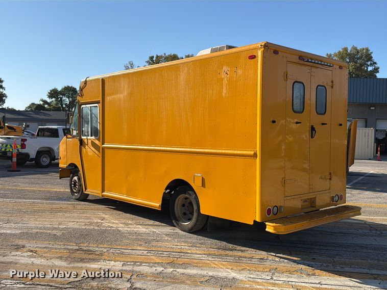 image for item FM6509 2008 Workhorse W42 delivery truck