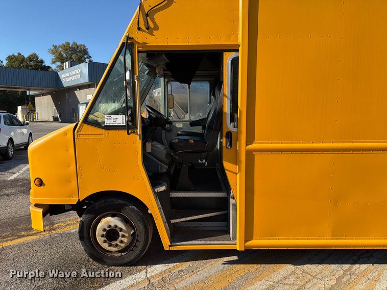 image for item FM6509 2008 Workhorse W42 delivery truck
