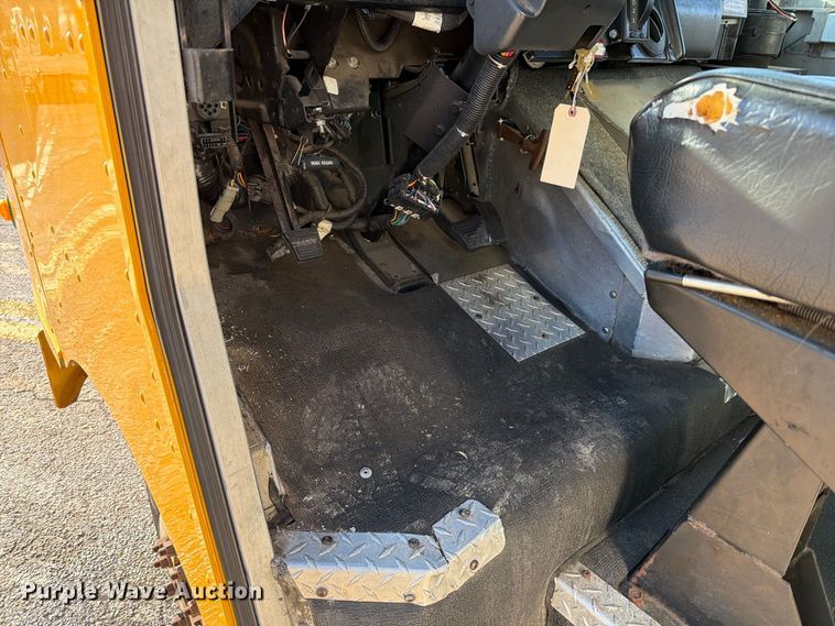 image for item FM6509 2008 Workhorse W42 delivery truck