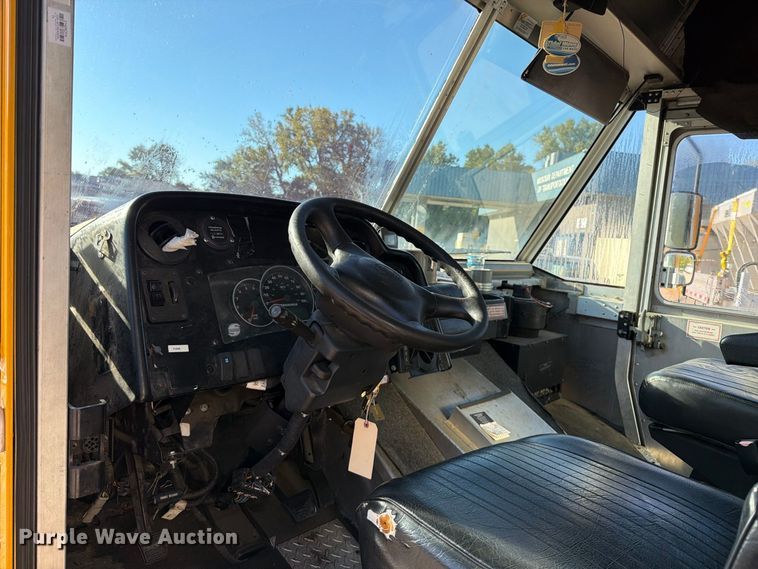 image for item FM6509 2008 Workhorse W42 delivery truck