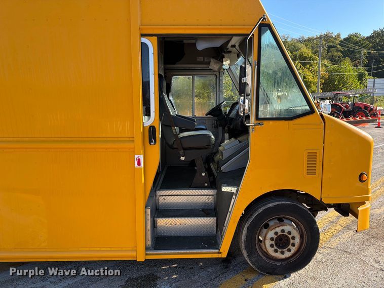 image for item FM6509 2008 Workhorse W42 delivery truck