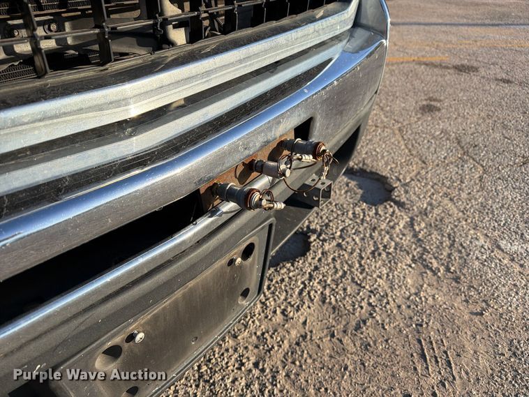 image for item FM6512 2007 Chevrolet Silverado 3500HD flatbed pickup truck