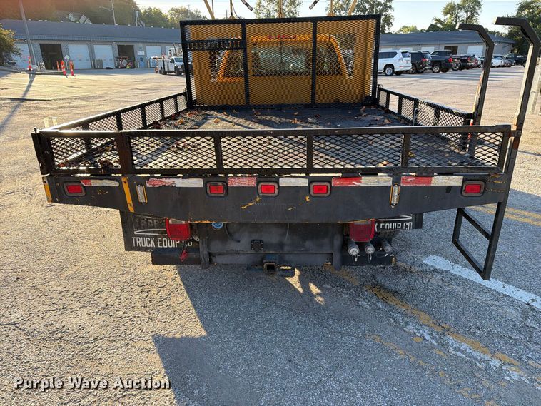 image for item FM6512 2007 Chevrolet Silverado 3500HD flatbed pickup truck