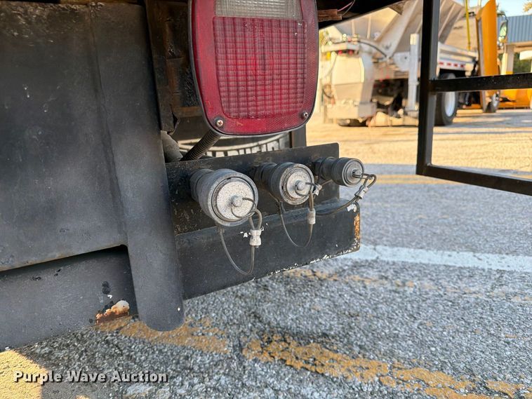 image for item FM6512 2007 Chevrolet Silverado 3500HD flatbed pickup truck