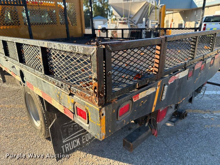 image for item FM6512 2007 Chevrolet Silverado 3500HD flatbed pickup truck