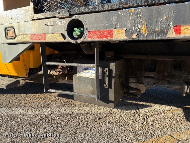 image for item FM6512 2007 Chevrolet Silverado 3500HD flatbed pickup truck