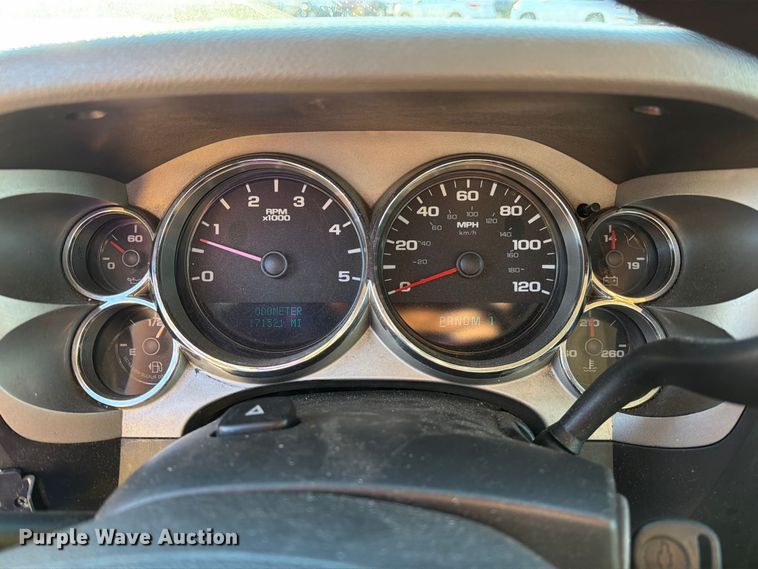 image for item FM6512 2007 Chevrolet Silverado 3500HD flatbed pickup truck