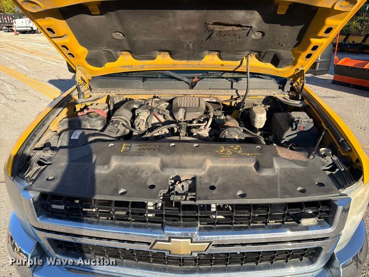 image for item FM6512 2007 Chevrolet Silverado 3500HD flatbed pickup truck