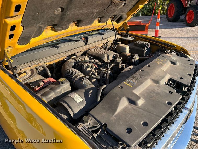 image for item FM6512 2007 Chevrolet Silverado 3500HD flatbed pickup truck