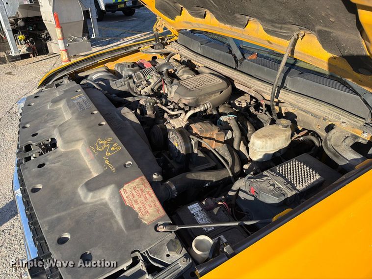 image for item FM6512 2007 Chevrolet Silverado 3500HD flatbed pickup truck