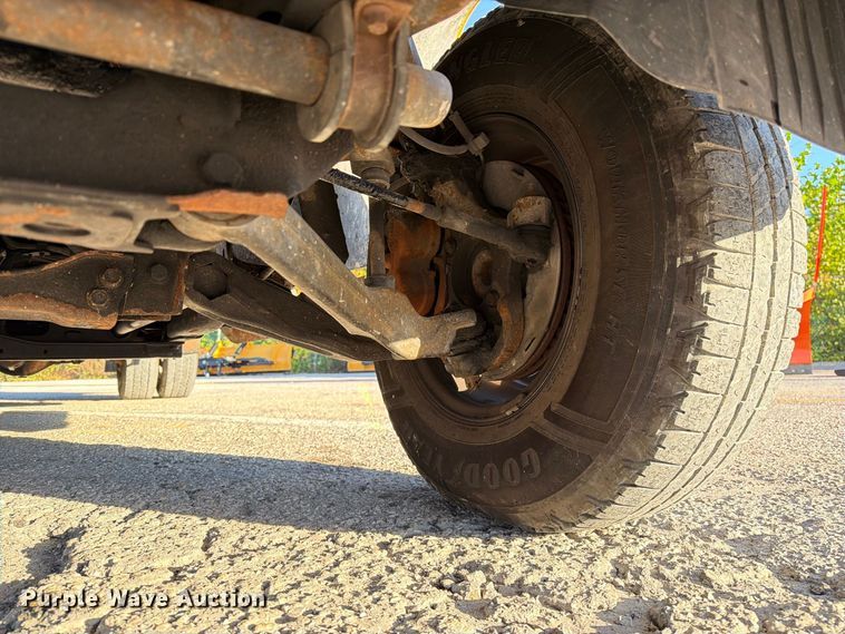 image for item FM6512 2007 Chevrolet Silverado 3500HD flatbed pickup truck