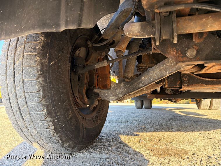 image for item FM6512 2007 Chevrolet Silverado 3500HD flatbed pickup truck