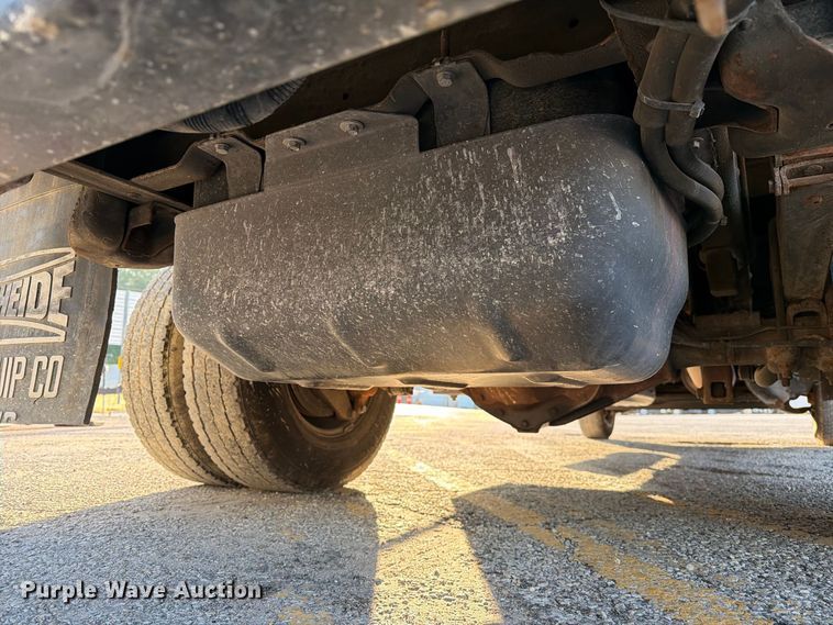image for item FM6512 2007 Chevrolet Silverado 3500HD flatbed pickup truck