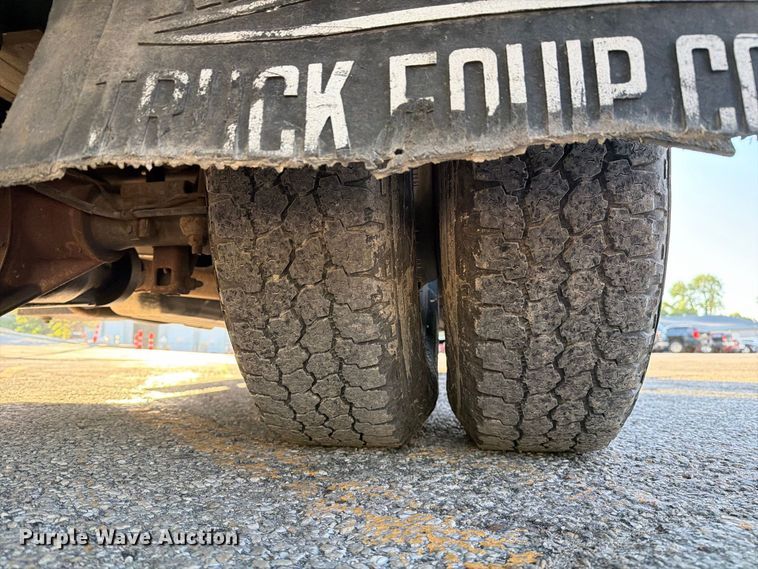 image for item FM6512 2007 Chevrolet Silverado 3500HD flatbed pickup truck