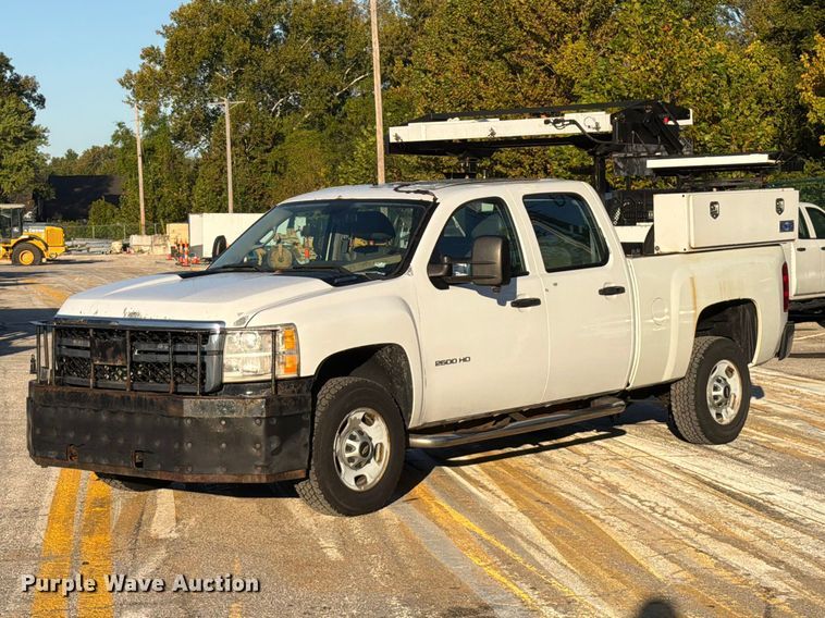 image for item FM6513 2013 Chevrolet Silverado 2500HD Crew Cab pickup truck