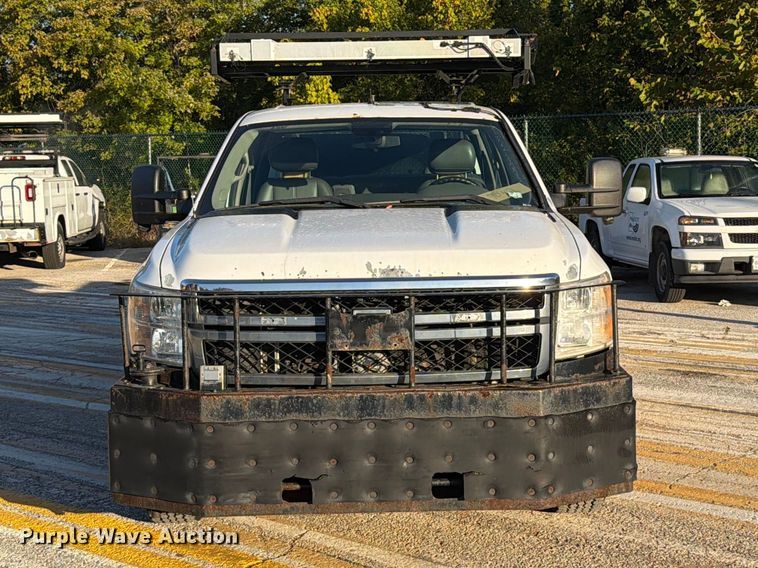 image for item FM6513 2013 Chevrolet Silverado 2500HD Crew Cab pickup truck