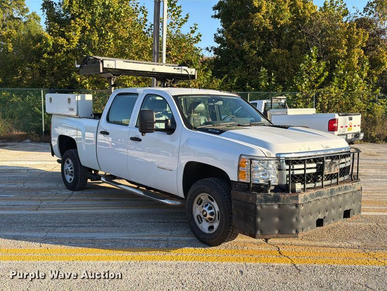 image for item FM6513 2013 Chevrolet Silverado 2500HD Crew Cab pickup truck