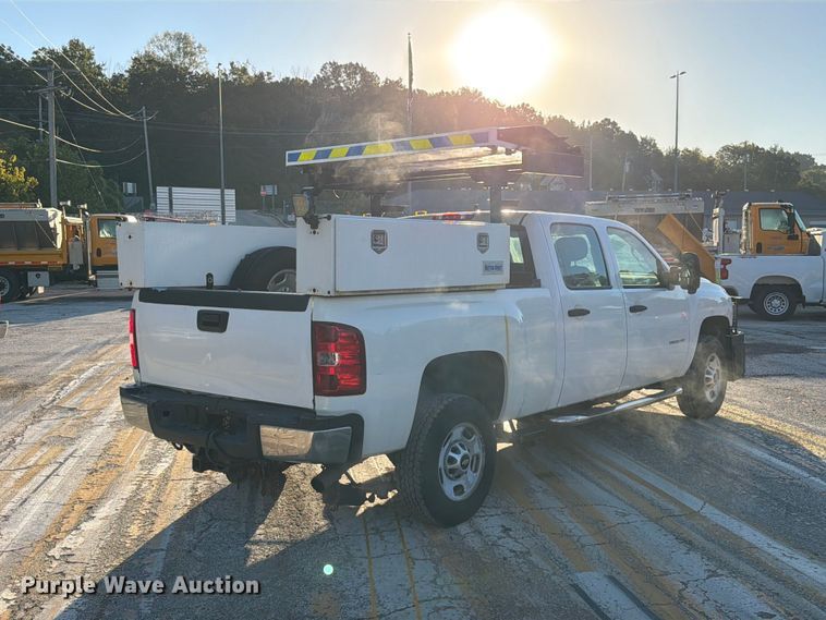 image for item FM6513 2013 Chevrolet Silverado 2500HD Crew Cab pickup truck