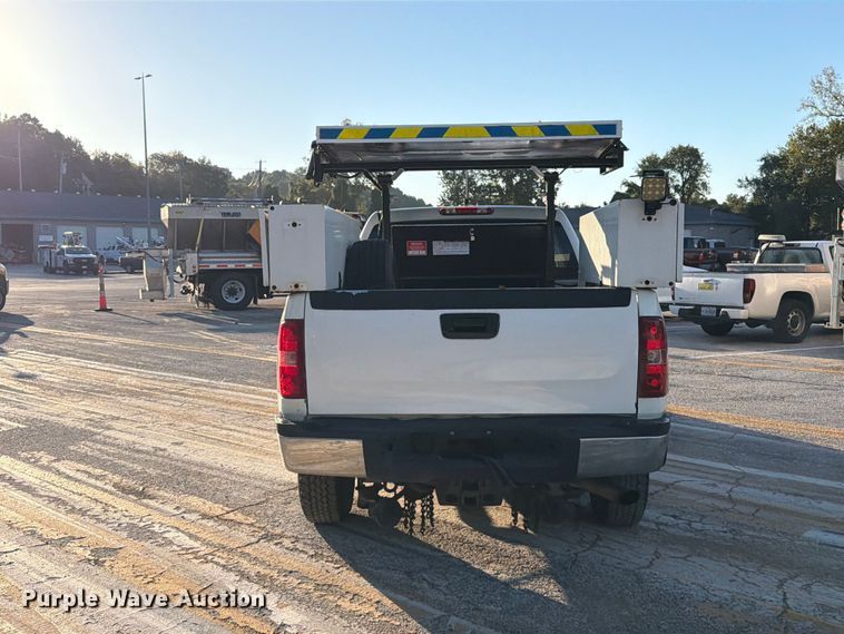image for item FM6513 2013 Chevrolet Silverado 2500HD Crew Cab pickup truck