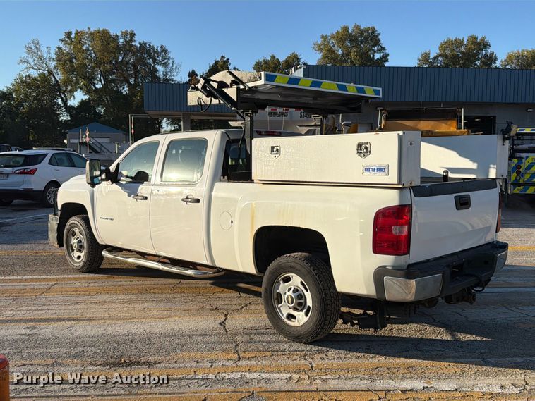 image for item FM6513 2013 Chevrolet Silverado 2500HD Crew Cab pickup truck