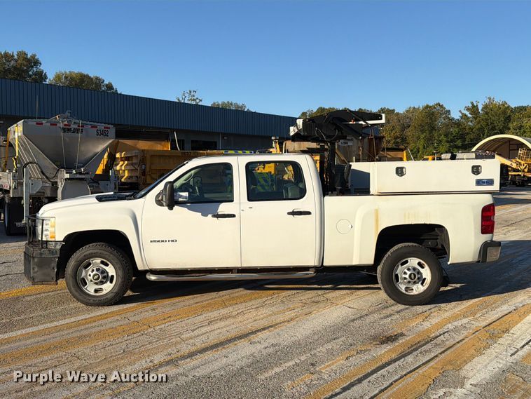 image for item FM6513 2013 Chevrolet Silverado 2500HD Crew Cab pickup truck