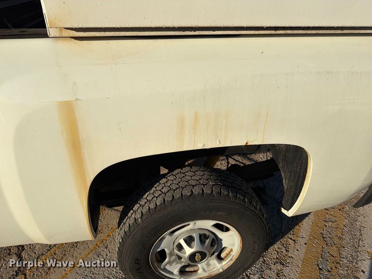 image for item FM6513 2013 Chevrolet Silverado 2500HD Crew Cab pickup truck