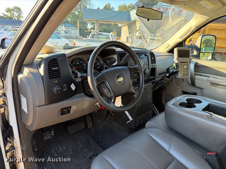image for item FM6513 2013 Chevrolet Silverado 2500HD Crew Cab pickup truck