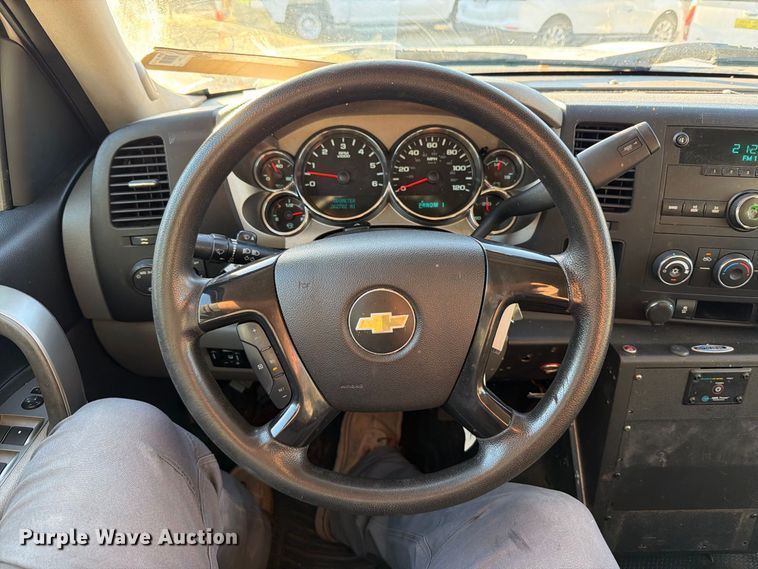 image for item FM6513 2013 Chevrolet Silverado 2500HD Crew Cab pickup truck