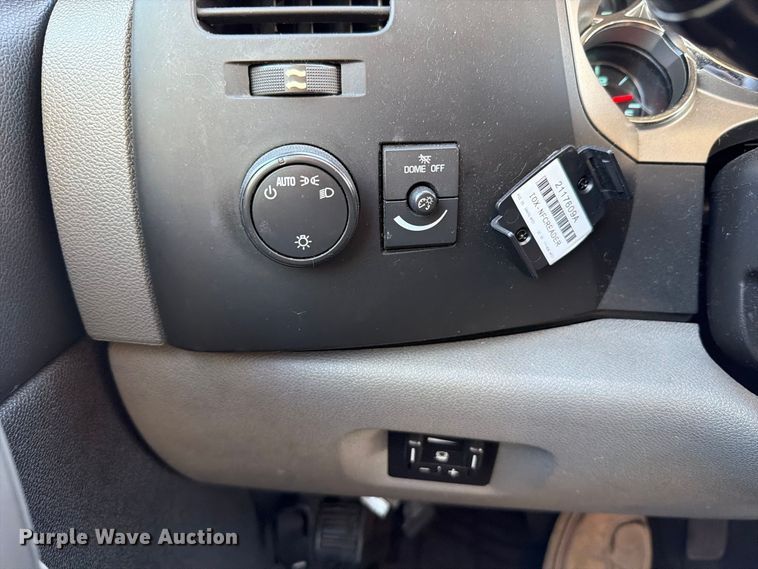 image for item FM6513 2013 Chevrolet Silverado 2500HD Crew Cab pickup truck