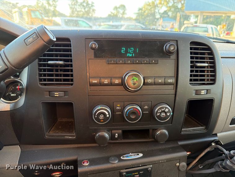 image for item FM6513 2013 Chevrolet Silverado 2500HD Crew Cab pickup truck