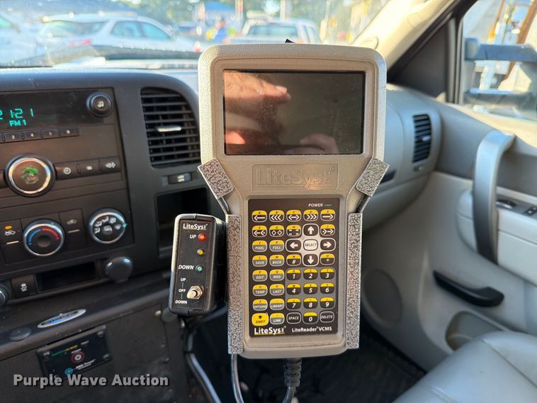 image for item FM6513 2013 Chevrolet Silverado 2500HD Crew Cab pickup truck