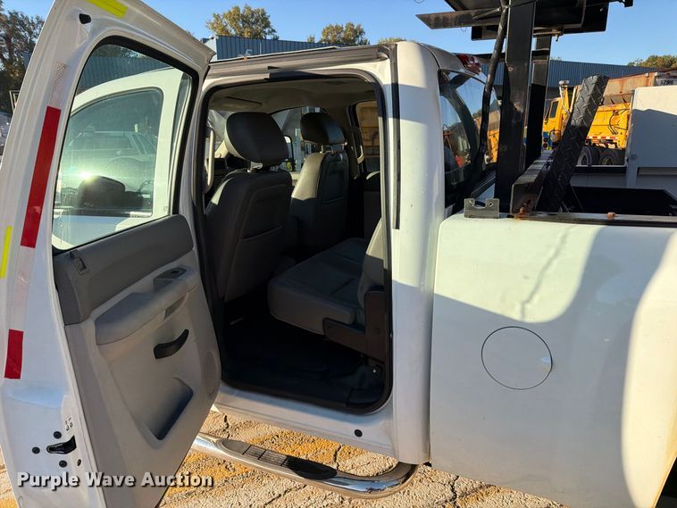 image for item FM6513 2013 Chevrolet Silverado 2500HD Crew Cab pickup truck