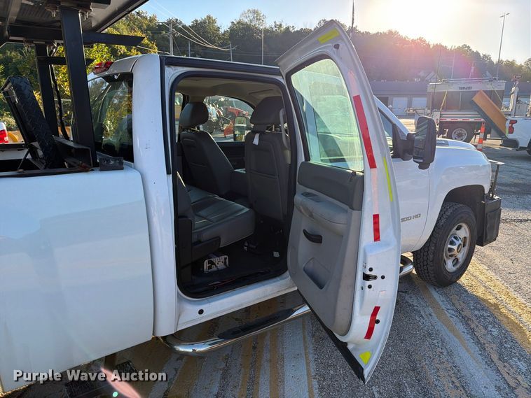 image for item FM6513 2013 Chevrolet Silverado 2500HD Crew Cab pickup truck