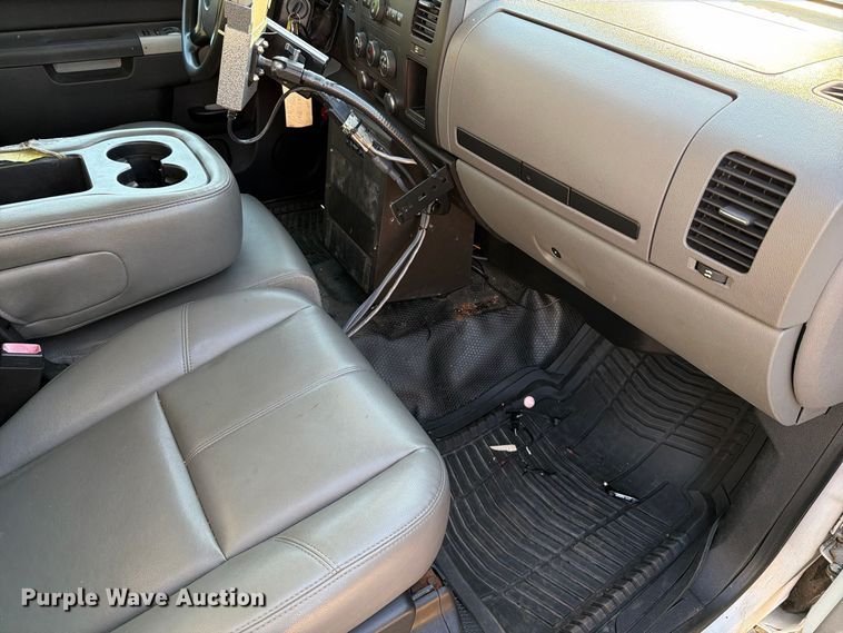 image for item FM6513 2013 Chevrolet Silverado 2500HD Crew Cab pickup truck