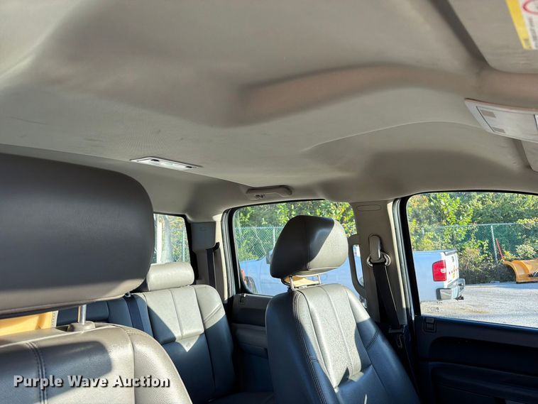 image for item FM6513 2013 Chevrolet Silverado 2500HD Crew Cab pickup truck