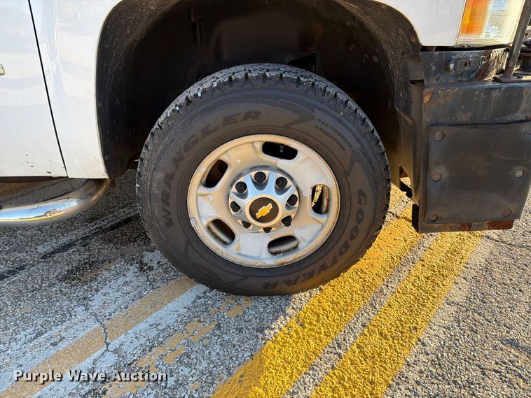 image for item FM6513 2013 Chevrolet Silverado 2500HD Crew Cab pickup truck