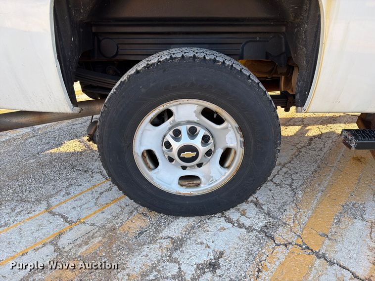 image for item FM6513 2013 Chevrolet Silverado 2500HD Crew Cab pickup truck