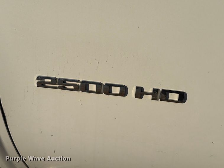 image for item FM6513 2013 Chevrolet Silverado 2500HD Crew Cab pickup truck