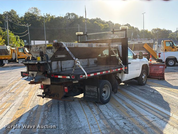 image for item FM6514 2009 Chevrolet Silverado 3500HD flatbed pickup truck
