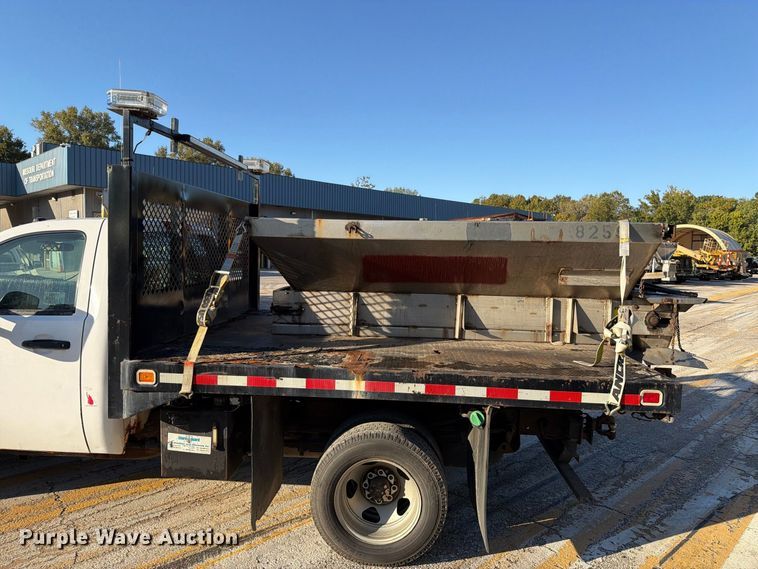 image for item FM6514 2009 Chevrolet Silverado 3500HD flatbed pickup truck