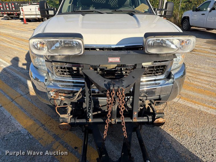 image for item FM6514 2009 Chevrolet Silverado 3500HD flatbed pickup truck