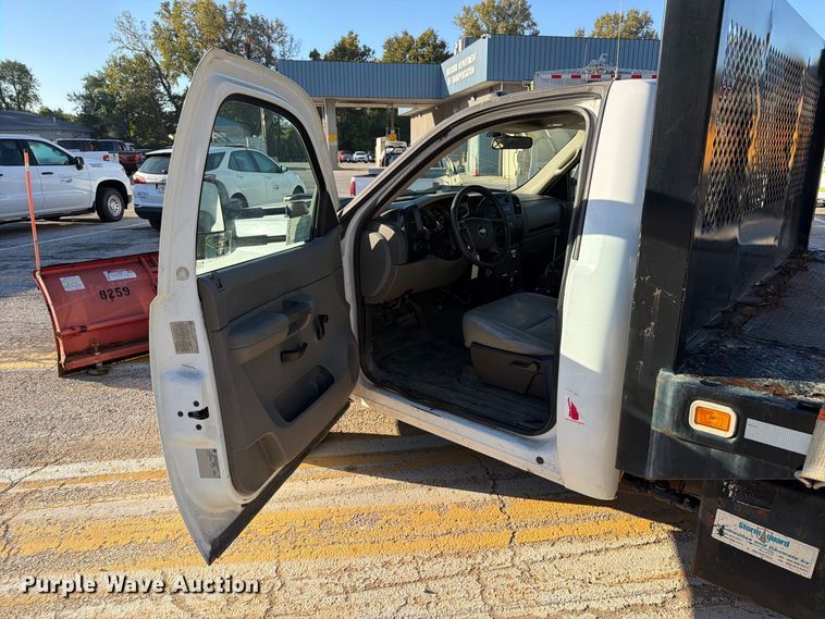 image for item FM6514 2009 Chevrolet Silverado 3500HD flatbed pickup truck
